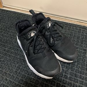 Nike Woman’s Air Huarache Run Ultra